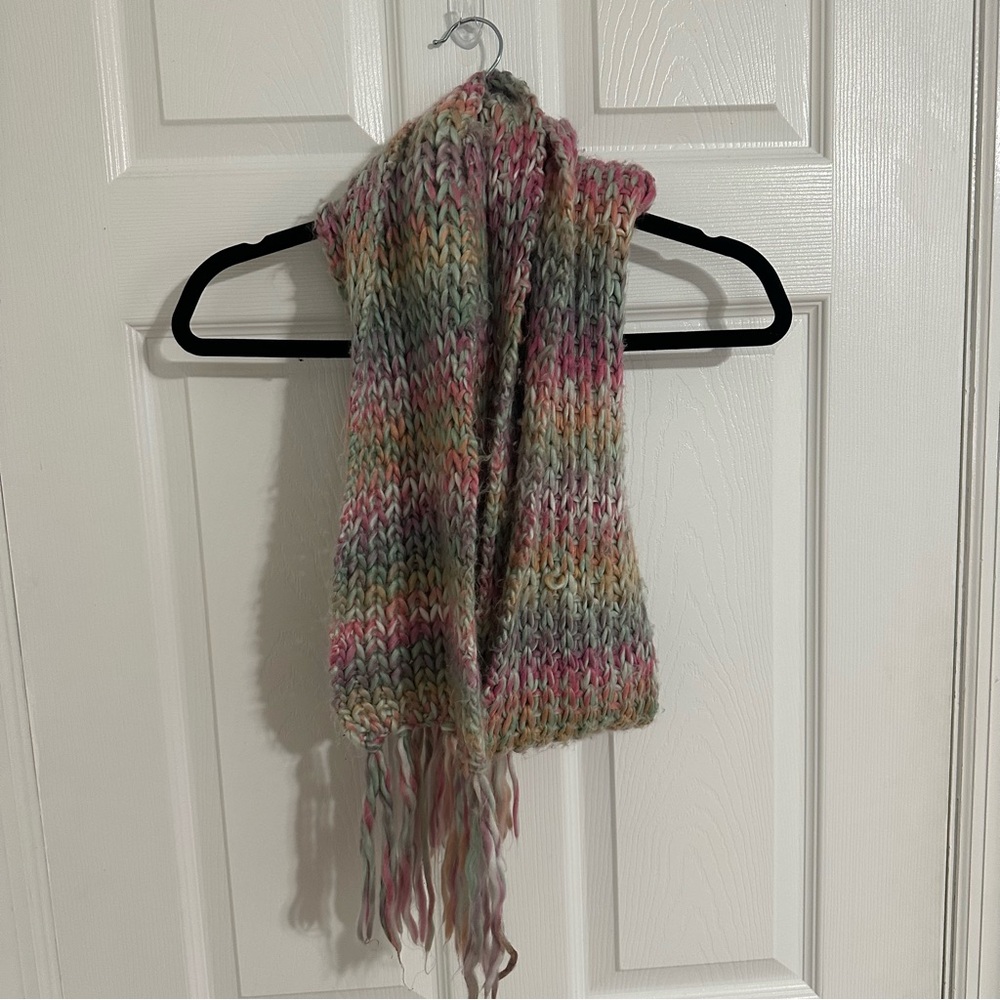 NEW YORK & COMPANY: Chunky Knit Soft Colors Scarf